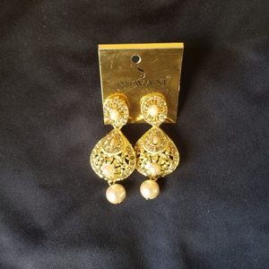Golden Indian Earings With Pearls